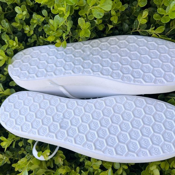 STUART WEITZMAN - NWOT Women's Faux-Pearl Studded Leather Sneakers - Size 11 - Picture 8 of 12